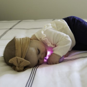 Svítící kousátko aktivované pohybem Lumi