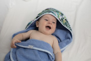 Dětská osuška s kapucí Maxi print 100 x 100 cm Babymatex