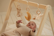 Dřevěná hrazdička Newborn Naturals Little Dutch