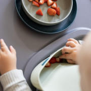 Silikonový bryndák s kapsou Lovi