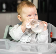 Kojenecká lahev Jordbaer 240 ml 6 m+ Kidnort