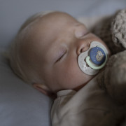 Dudlík svítící silikonový dynamický Night & Day 0 - 6 m, 2 ks Lovi