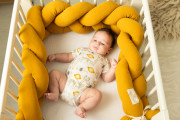 Mušelínový mantinel cop 200 cm Babymatex – chránič do postýlky Okrový