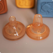 Kojenecká lahev Jordbaer 240 ml 6 m+ Kidnort