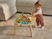 Stolek s aktivitami dřevěný Farmers Funday Tiny Love