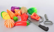 Zelenina krájecí plast se struhadlem s nožem se škrabkou v krabici 30x24x6cm