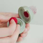 Silikonový dudlík na krmení Bibs