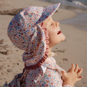 Plážová kšiltovka s ochranou krku Dreamy Flowerfield Little Dutch