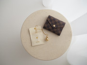 Těhotenský šperk bola Glow hladká zlatá s bílým kamínkem + řetízek Moniel