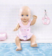 Baby Annabell se učí plavat
