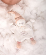 Dárková sada Plyšový muchláček medvídek s čepičkou růžový 25 cm Doudou