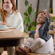 Podsedák na jídelní židli Ity Simplicity Seat Easy Clean Booster do 15 kg Ingenuity