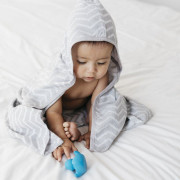 Mušelínová osuška Blenker s kapucí 100x70 cm KipKep