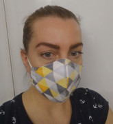 Látková respirační rouška - maska dámská dvouvrstvá s kapsou a drátkem trojúhelníky šedé