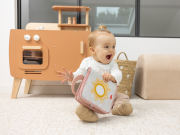 Závěsná textilní knížka Unicorn Wonderlands Tiny Love