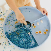 Senzorický třídící tác Play Tray Jellystone Designs