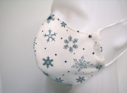 Látková respirační rouška - maska dámská jednovrstvá vločky bílá