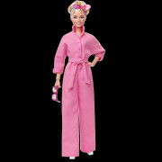 Barbie v růžovém filmovém overalu