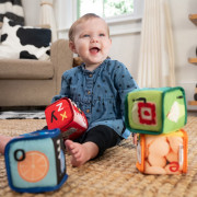 Hračka textilní kostky abeceda Alpha Stacks™ 4 ks 3 m+ Baby Einstein