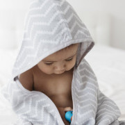 Mušelínová osuška Blenker s kapucí 100x70 cm KipKep