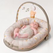 Hnízdo pro miminko s hrazdou Little Explorer Taf Toys