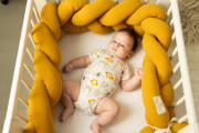 Mušelínový mantinel cop 200 cm Babymatex – chránič do postýlky Okrový