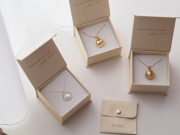 Těhotenský šperk bola Grace hladká stříbrná s bílým kamínkem + řetízek Moniel