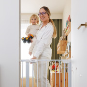 Bezpečnostní zábrana na schody a dveře 75–96 cm, dětská i pro psy, bez vrtání Babyono