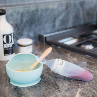 Lžička s dávkovačem a krytem