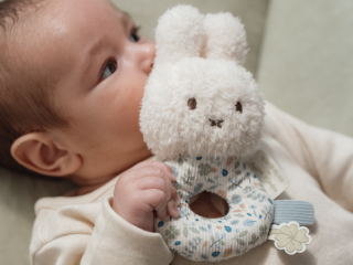 Chrastítko králíček Miffy Lucky Leaves Little Dutch