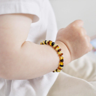 Jantarový náramek pro děti proti bolesti leštěný multicolor