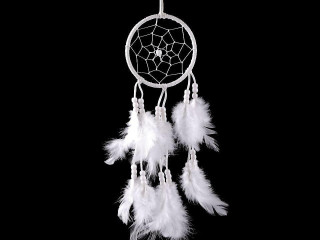 Lapač snů s korálky a peřím