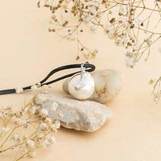 Těhotenská rolnička - andělské křídlo stříbrné s koženou černou šňůrkou