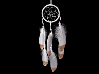 Lapač snů s peřím a korálky