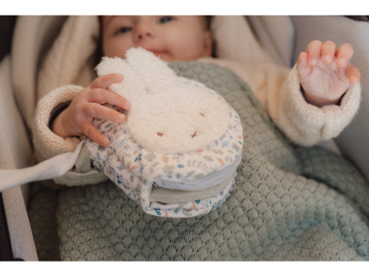 Závěsná textilní knížka králíček Little Dutch Miffy Lucky Leaves