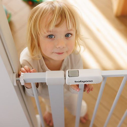 Bezpečnostní zábrana na schody a dveře 75–96 cm, dětská i pro psy, bez vrtání Babyono
