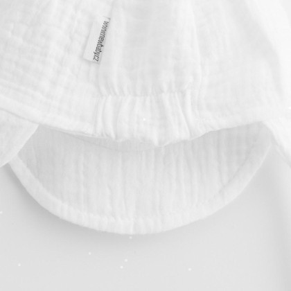 Dětská letní mušelínová čepička s kšiltem bílá New Baby