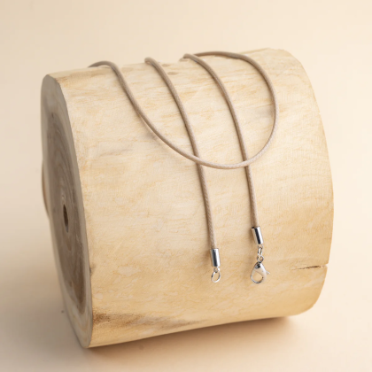 Béžová zaplétaná šňůrka k rolničkám