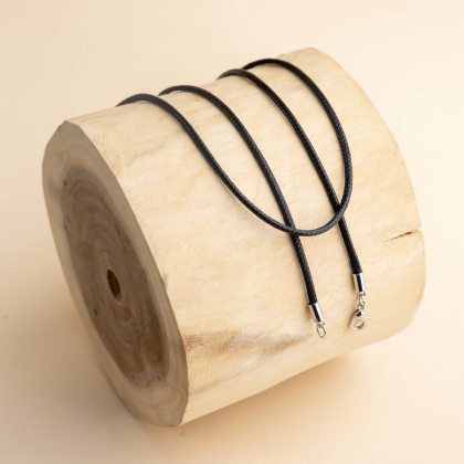 Černá zaplétaná šňůrka k rolničkám