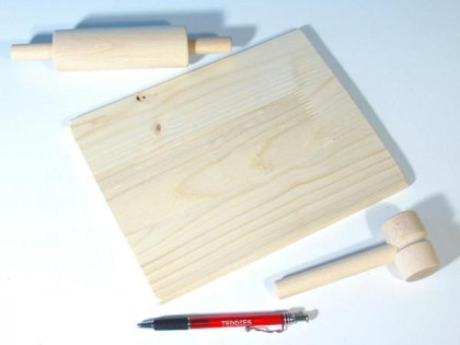 Dřevěné nádobí váleček, prkýnko, palička dřevo 24x18cm
