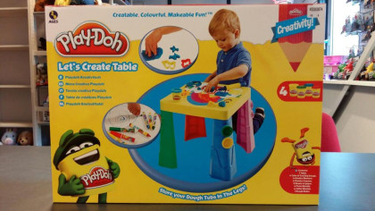 Play-Doh Hasbro stoleček + modelína + pastelky