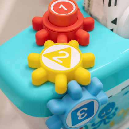 Toaleta dětská se zvukem 2 v 1 Geared for Success™ 18 m+ Baby Einstein