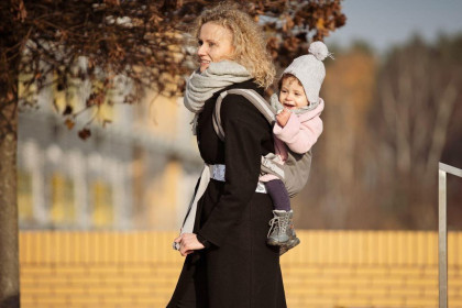 Ergonomické nosítko Collet béžové MoMi