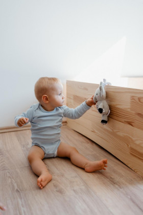 Natahovací hrací strojek plyš 30 cm závěs na postýlku/kočárek Babyted