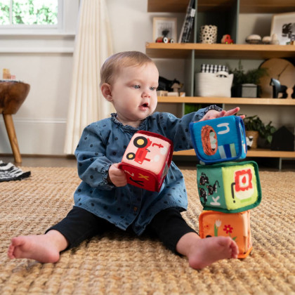 Hračka textilní kostky abeceda Alpha Stacks™ 4 ks 3 m+ Baby Einstein