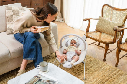 Vibrační lehátko s melodiemi Glossy MoMi