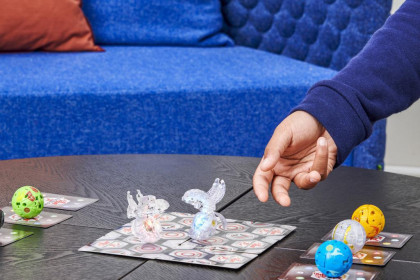 Bakugan multibalení s exkluzivními svítícími Bakugany s4