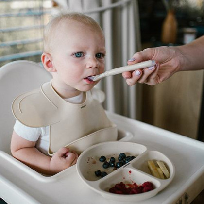 Silikonová lžička 6 m+ Babyono