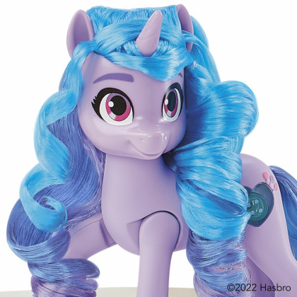 Izzy vidí jiskru My Little Pony