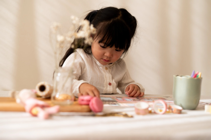 Knížka se samolepkami Nakupování Rosa Little Dutch